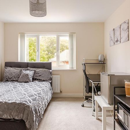 Large Double Room & Private Ensuite Bathroom, Badbury Park, Swindon, Near Great Western Hospital Exterior photo